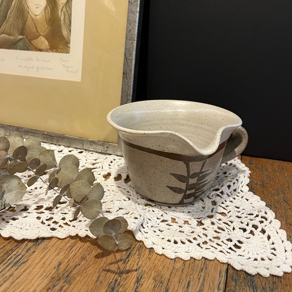 🤎Handmade Studio Pottery Creamer or Whisking Bowl – Rustic Brushstroke Design - Picture 3 of 8